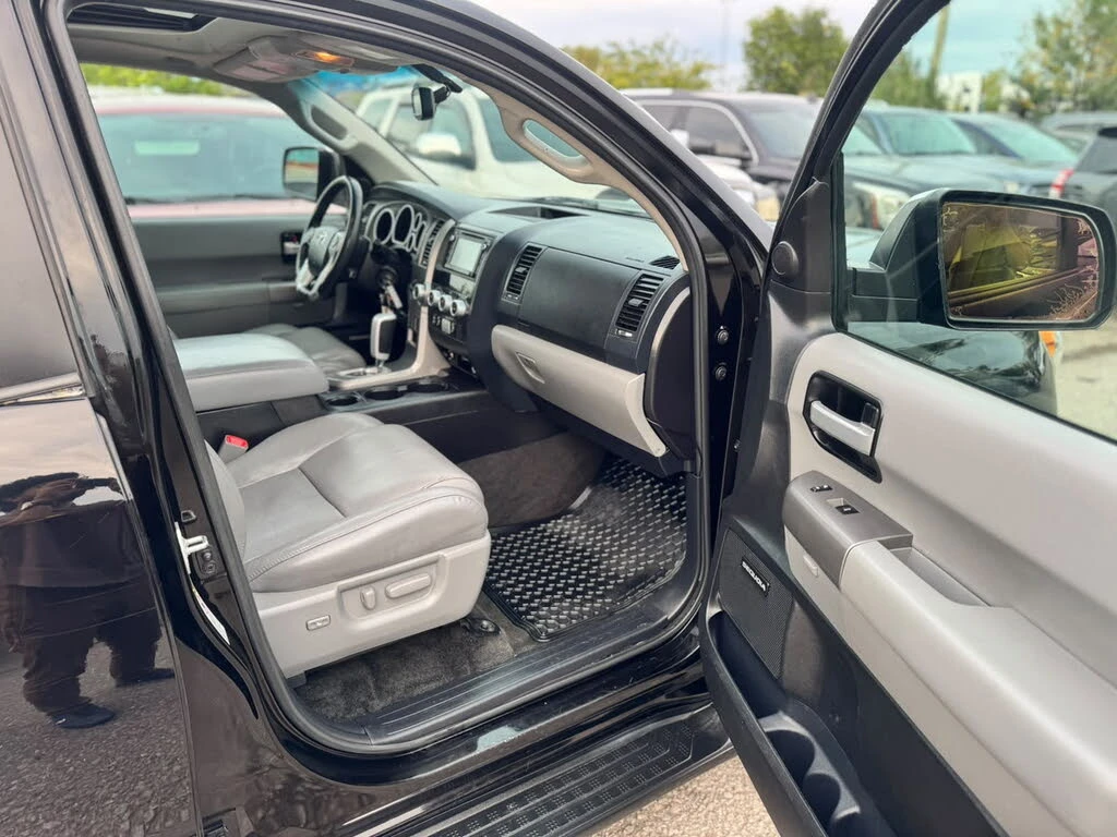 Toyota Sequoia 5.7 V8 Limited 4WD, снимка 14 - Автомобили и джипове - 56114040