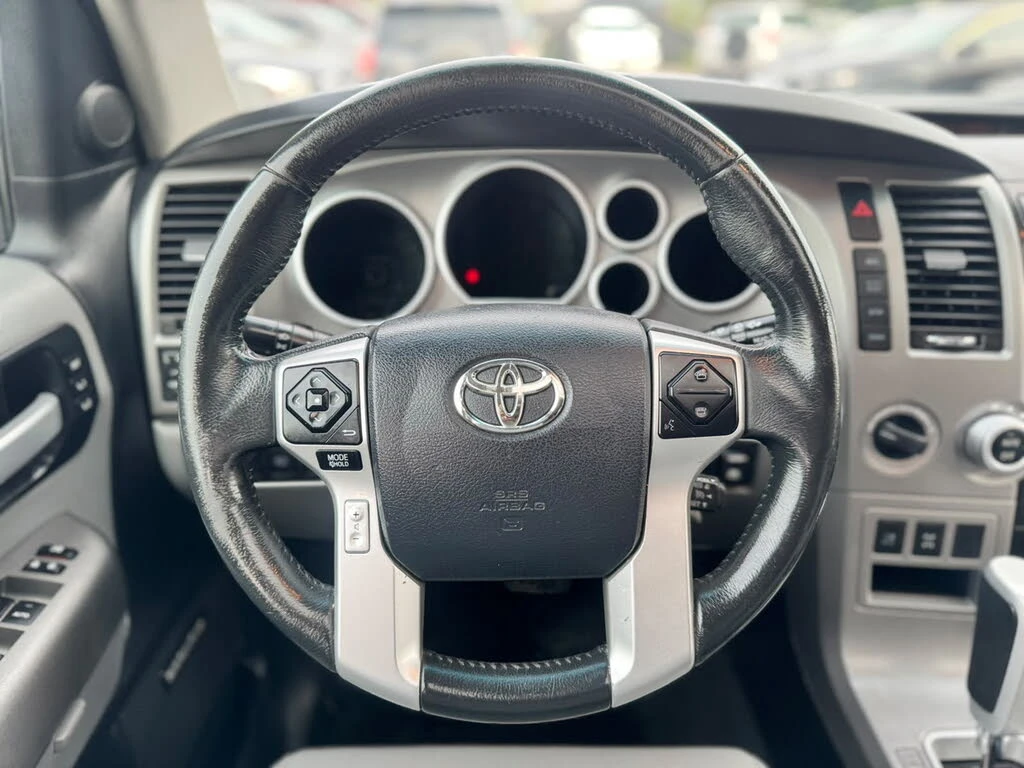 Toyota Sequoia 5.7 V8 Limited 4WD, снимка 15 - Автомобили и джипове - 56114040