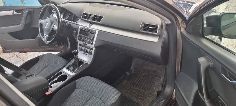 VW Passat B7 комби, снимка 5 - Автомобили и джипове - 47798092