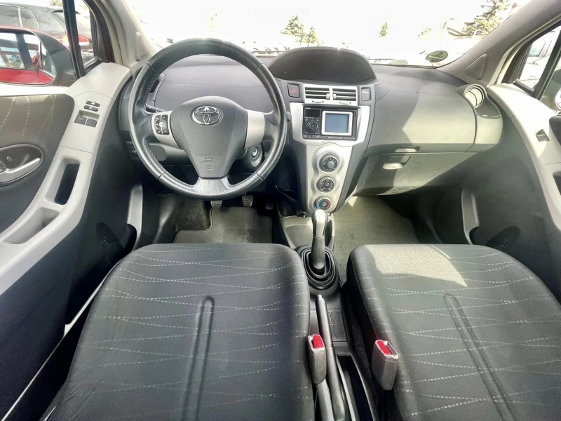 Toyota Yaris 1.3, снимка 12 - Автомобили и джипове - 47804075