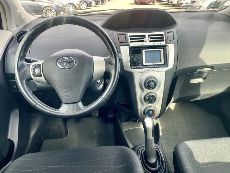 Toyota Yaris 1.3, снимка 13 - Автомобили и джипове - 47804075