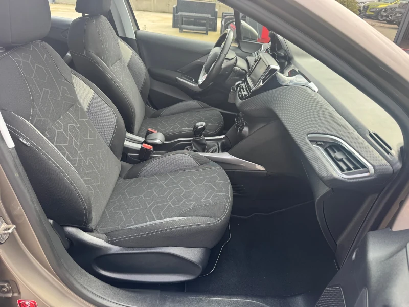 Peugeot 2008 1.2i EURO-6, снимка 13 - Автомобили и джипове - 52354542