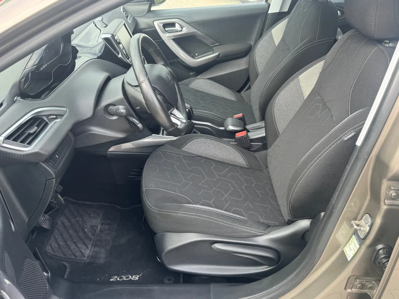 Peugeot 2008 1.2i EURO-6, снимка 10 - Автомобили и джипове - 52354542