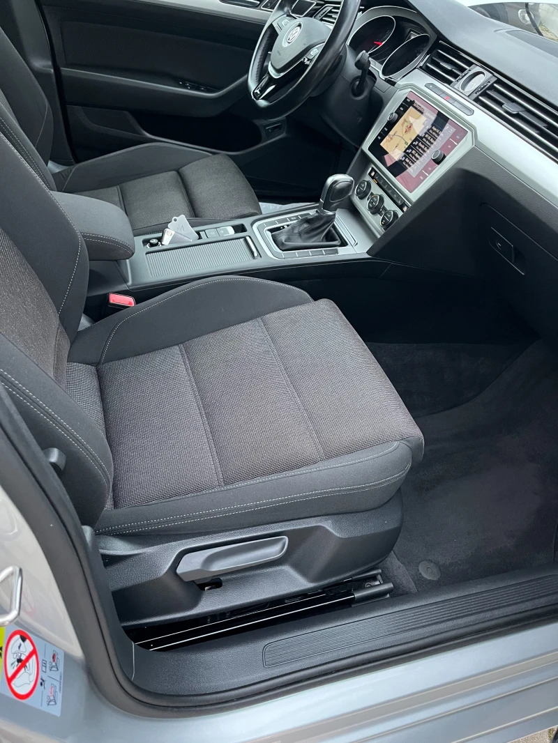 VW Passat 2.0 TDI DSG-автоматик TUV, зимни и летни гуми с дж, снимка 7 - Автомобили и джипове - 52811847