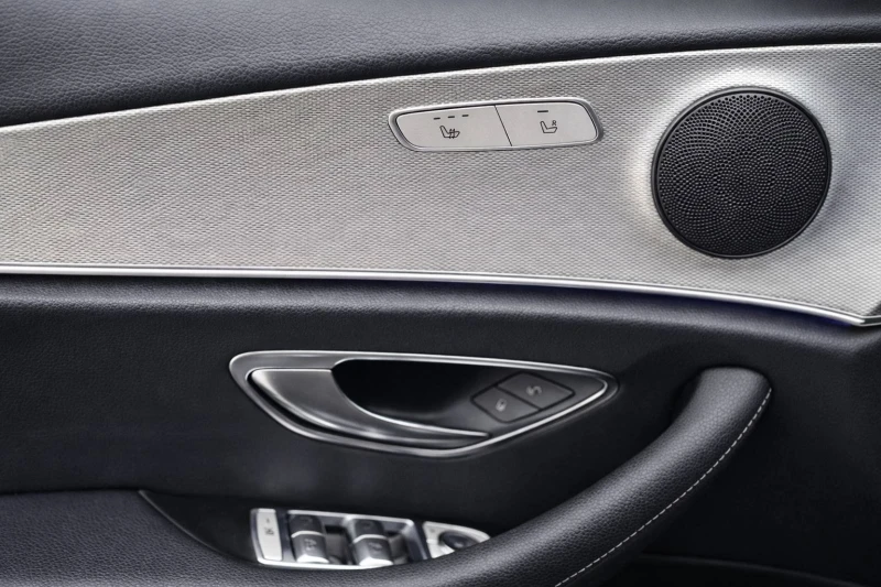 Mercedes-Benz E 220 DIGITAL * 9G-TRONIC* MULTIBEAM LED* DISTRONIC* AMB, снимка 9 - Автомобили и джипове - 53219646
