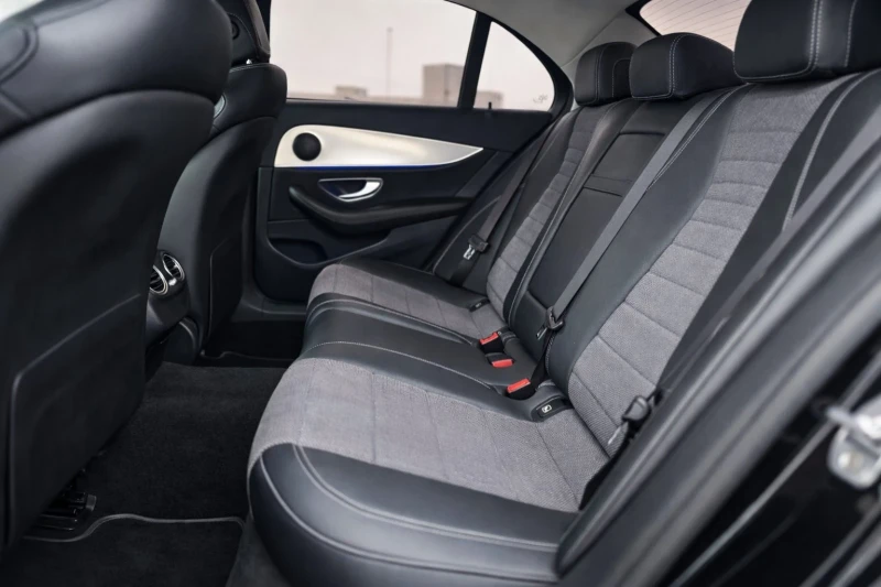 Mercedes-Benz E 220 DIGITAL * 9G-TRONIC* MULTIBEAM LED* DISTRONIC* AMB, снимка 10 - Автомобили и джипове - 53219646