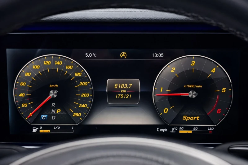 Mercedes-Benz E 220 DIGITAL * 9G-TRONIC* MULTIBEAM LED* DISTRONIC* AMB, снимка 13 - Автомобили и джипове - 53219646