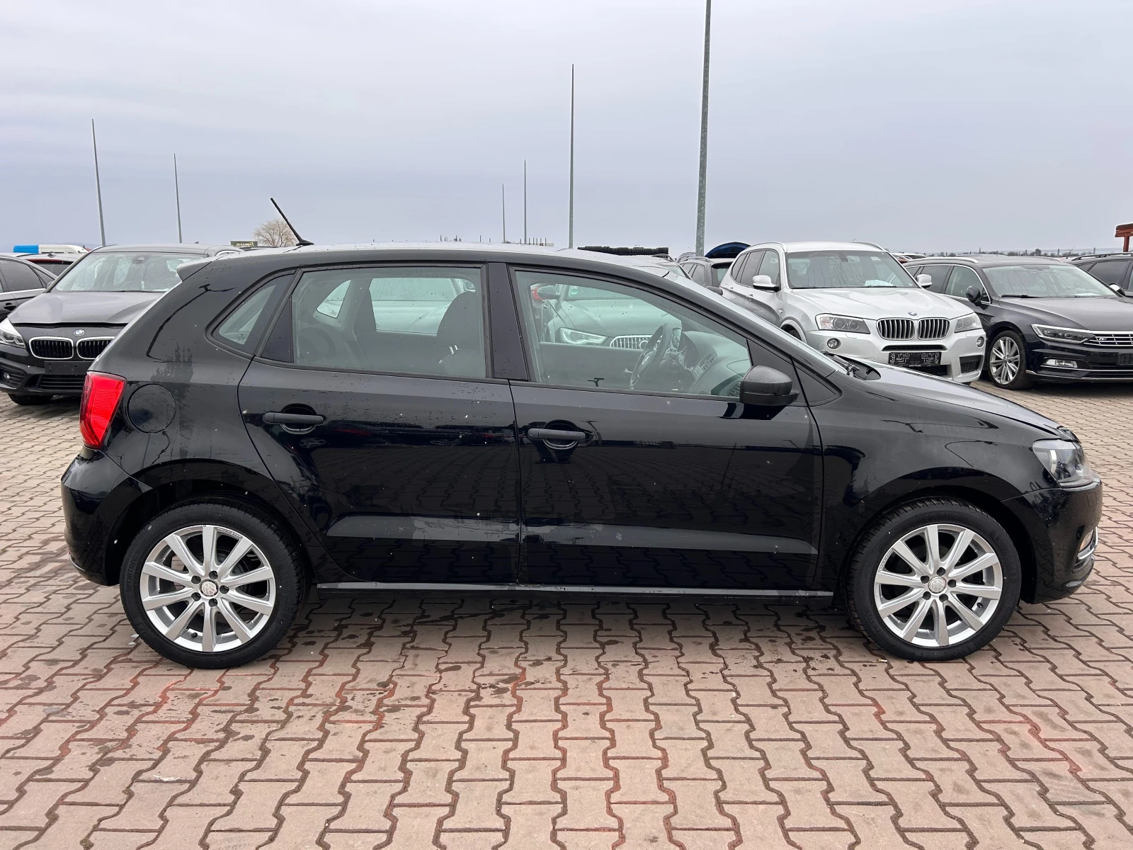 VW Polo 1.0i NAVI EURO 6 - изображение 5