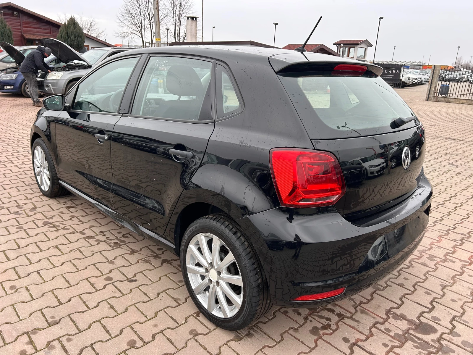 VW Polo 1.0i NAVI EURO 6 - изображение 8