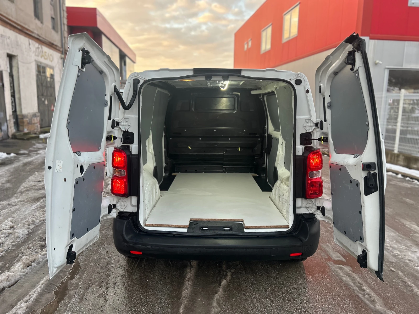 Citroen Jumpy 1.6-116к.с-2019г.-ИТАЛИЯ! - изображение 8