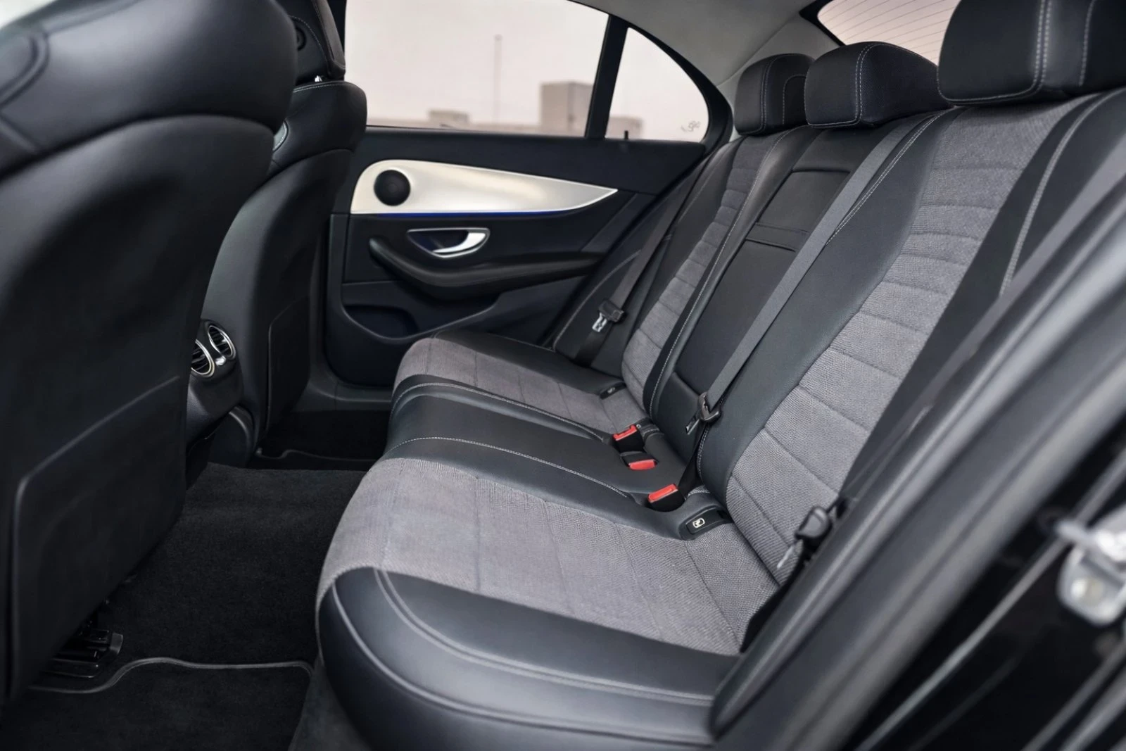 Mercedes-Benz E 220 DIGITAL * 9G-TRONIC* MULTIBEAM LED* DISTRONIC* AMB - изображение 10