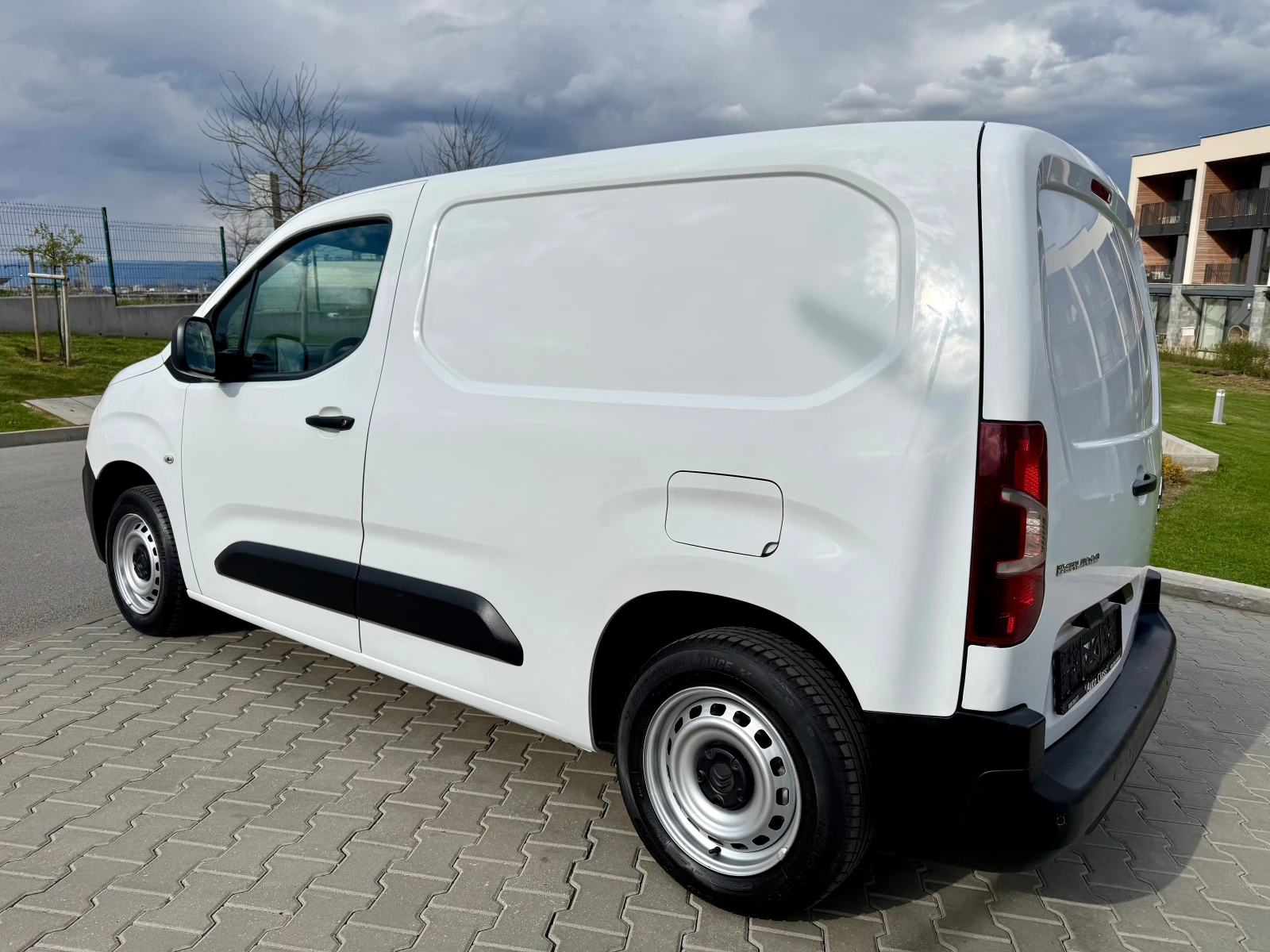 Citroen Berlingo 1.5 HDI NAVI/CARPLAY/KLIMA, снимка 6 - Автомобили и джипове - 54150530