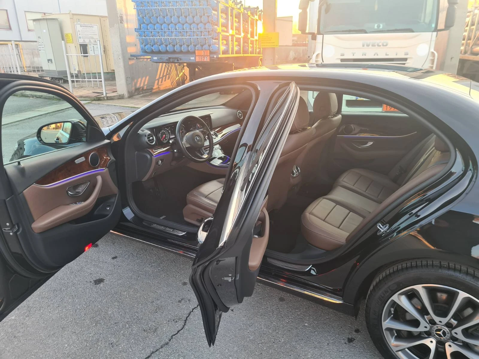 Mercedes-Benz E 350 4 matic, снимка 3 - Автомобили и джипове - 54181883