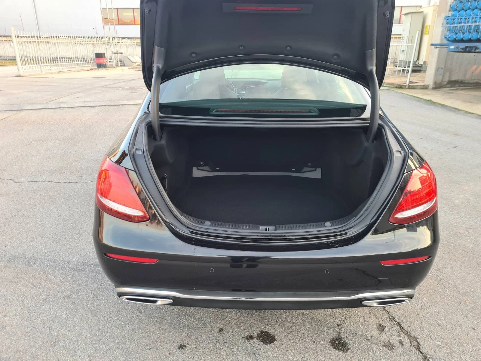 Mercedes-Benz E 350 4 matic, снимка 9 - Автомобили и джипове - 54181883