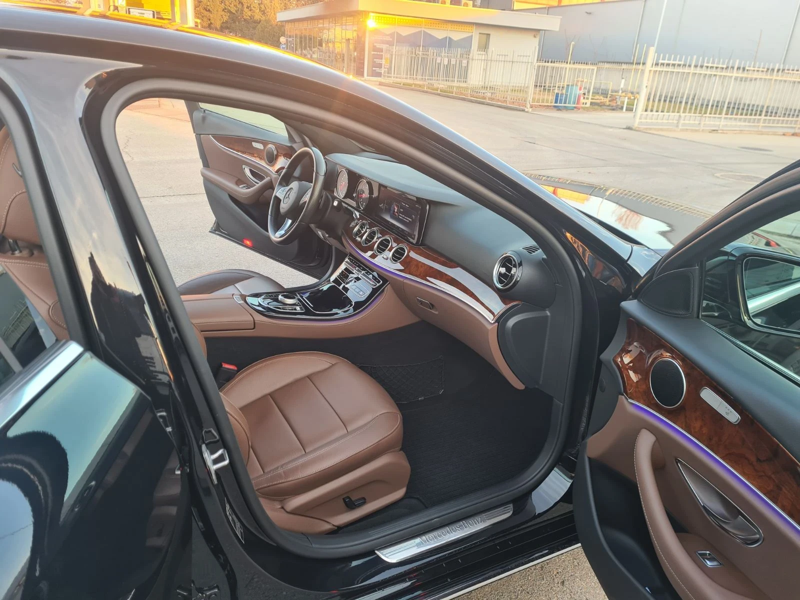 Mercedes-Benz E 350 4 matic, снимка 11 - Автомобили и джипове - 54181883