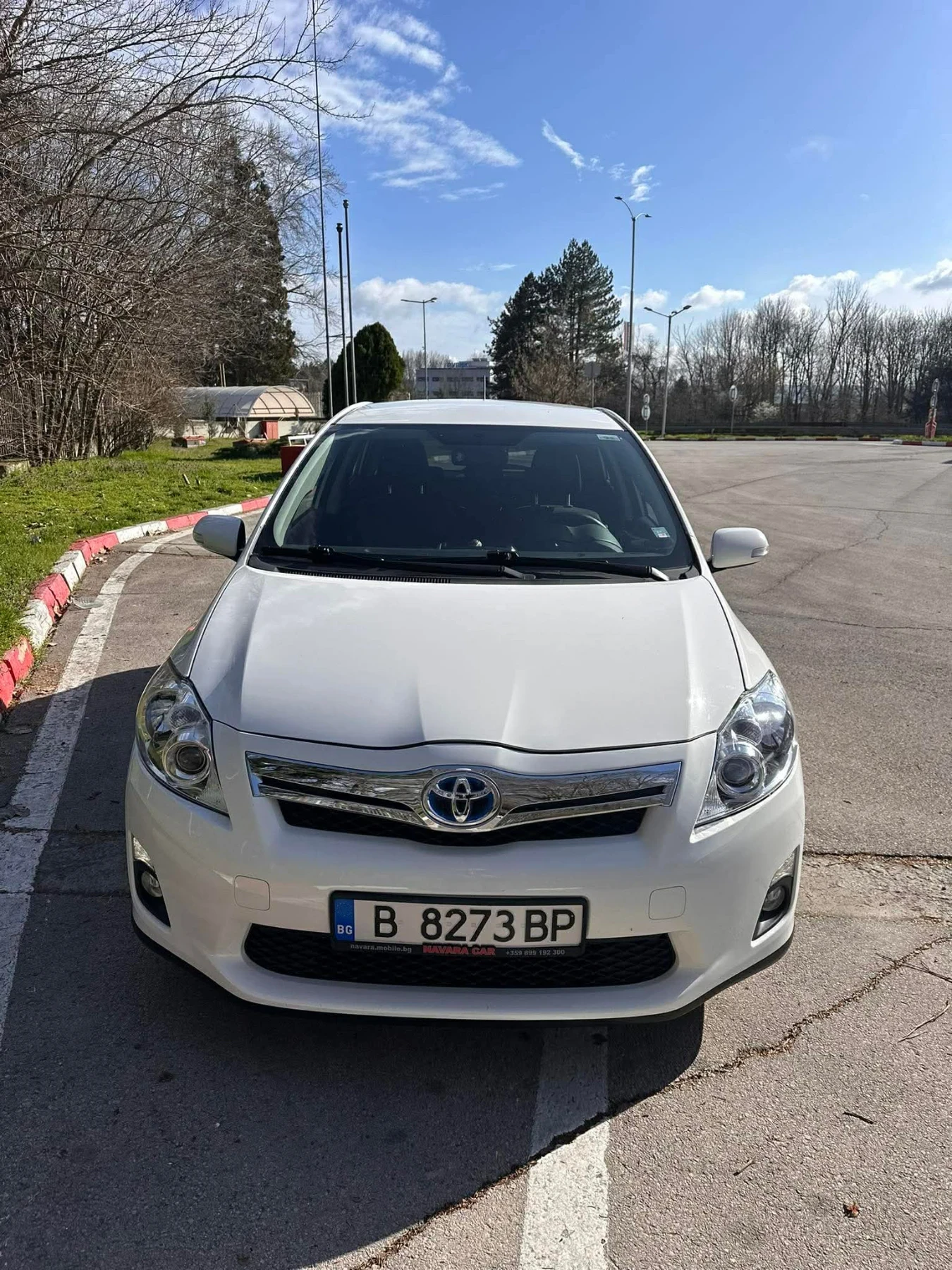 Toyota Auris 1.8 HSD Hybrid, снимка 4 - Автомобили и джипове - 54222396