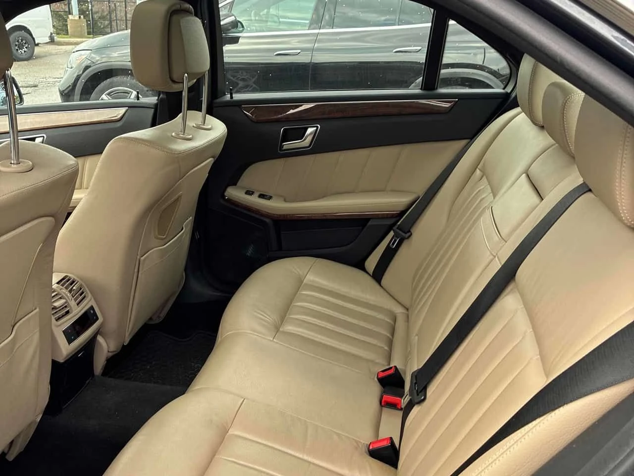 Mercedes-Benz E 55 * 550 * PANO* ПОДГРЕВ* ОБДУХВАНЕ* KEYLESS* , снимка 11 - Автомобили и джипове - 54236567