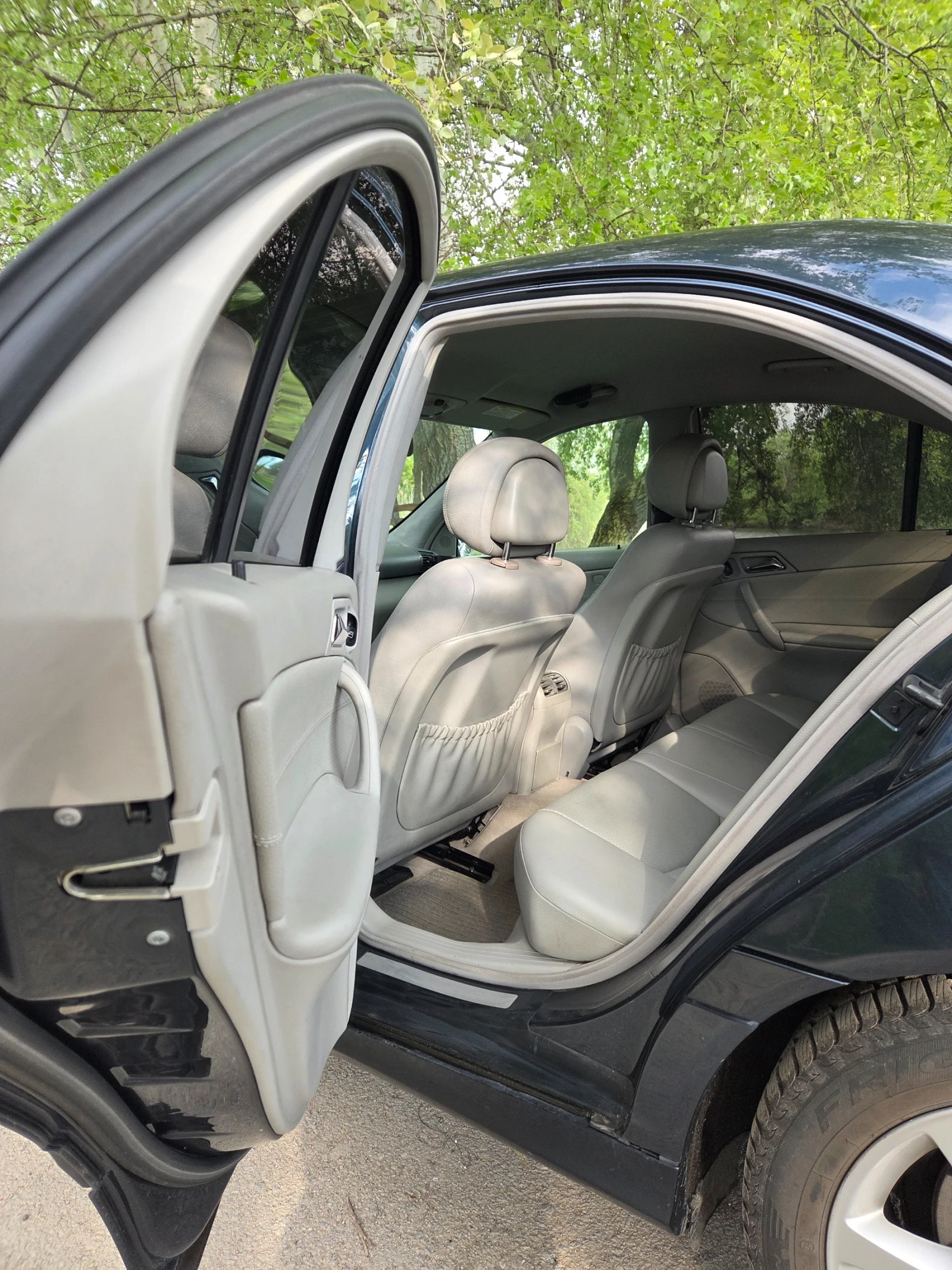 Mercedes-Benz C 200, снимка 13 - Автомобили и джипове - 54391187