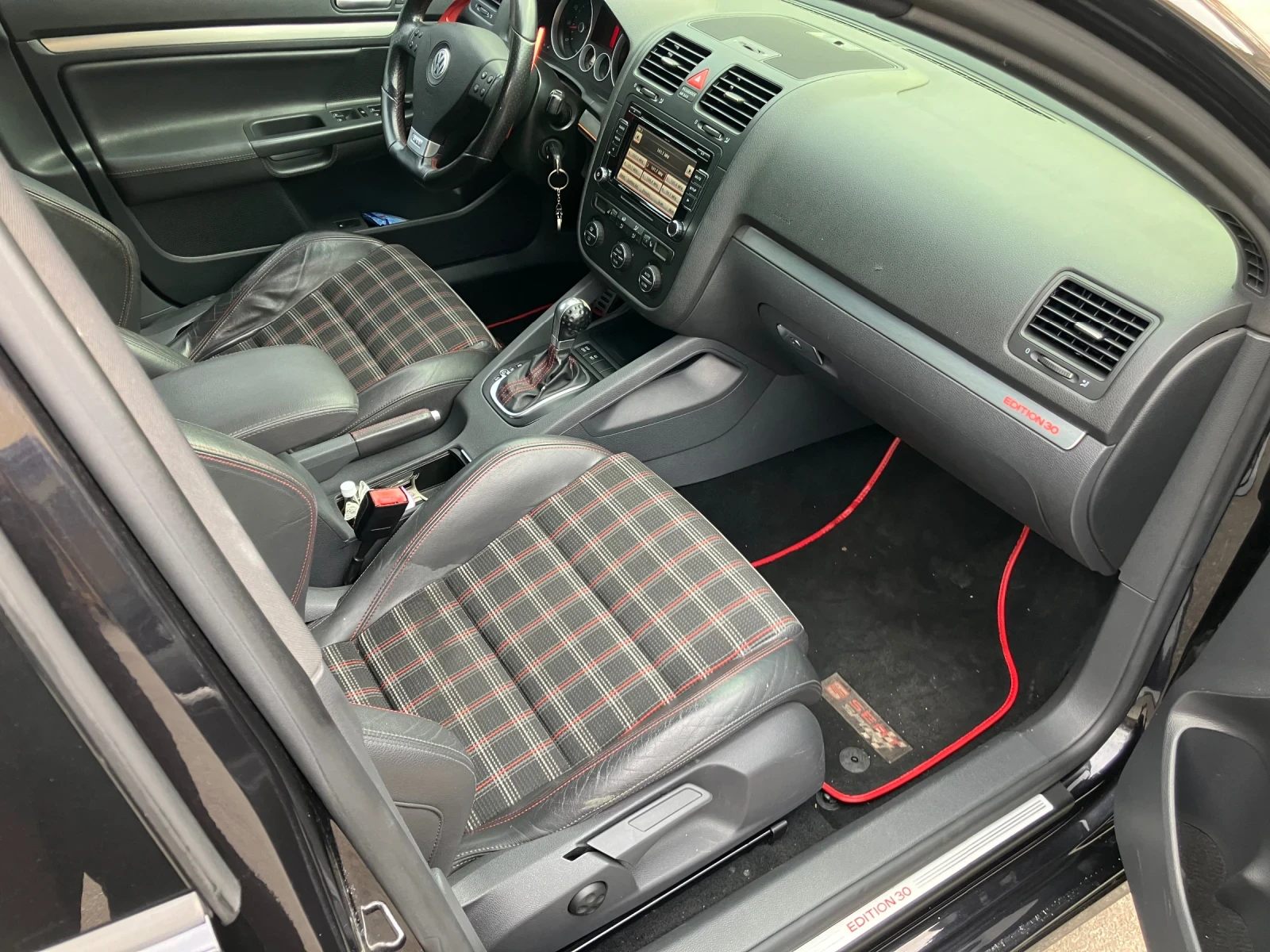 VW Golf GTI EDITION 30, снимка 6 - Автомобили и джипове - 54655891