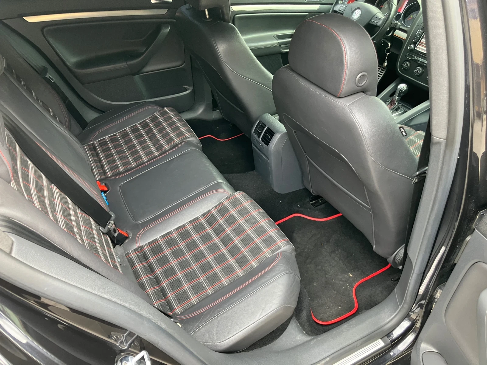 VW Golf GTI EDITION 30, снимка 7 - Автомобили и джипове - 54655891