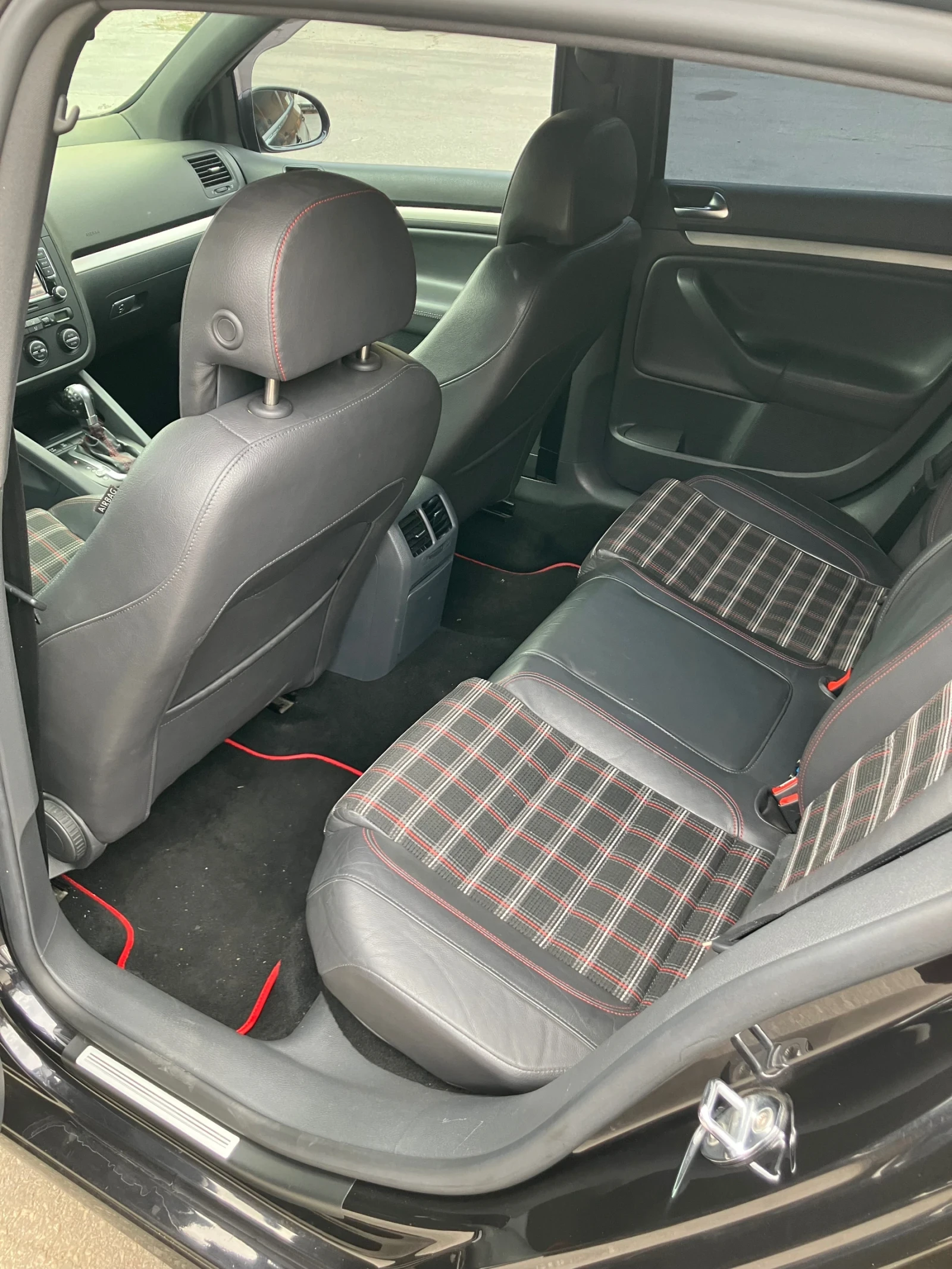 VW Golf GTI EDITION 30, снимка 8 - Автомобили и джипове - 54655891