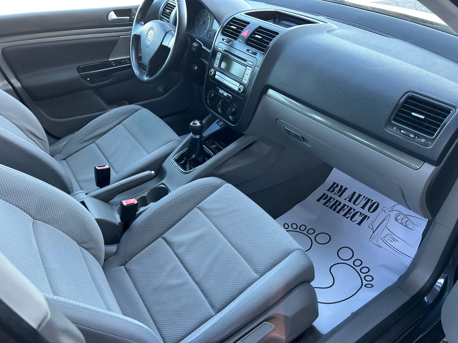 VW Golf 1.6 I ГАЗ-БЕНЗИН, снимка 15 - Автомобили и джипове - 54680887