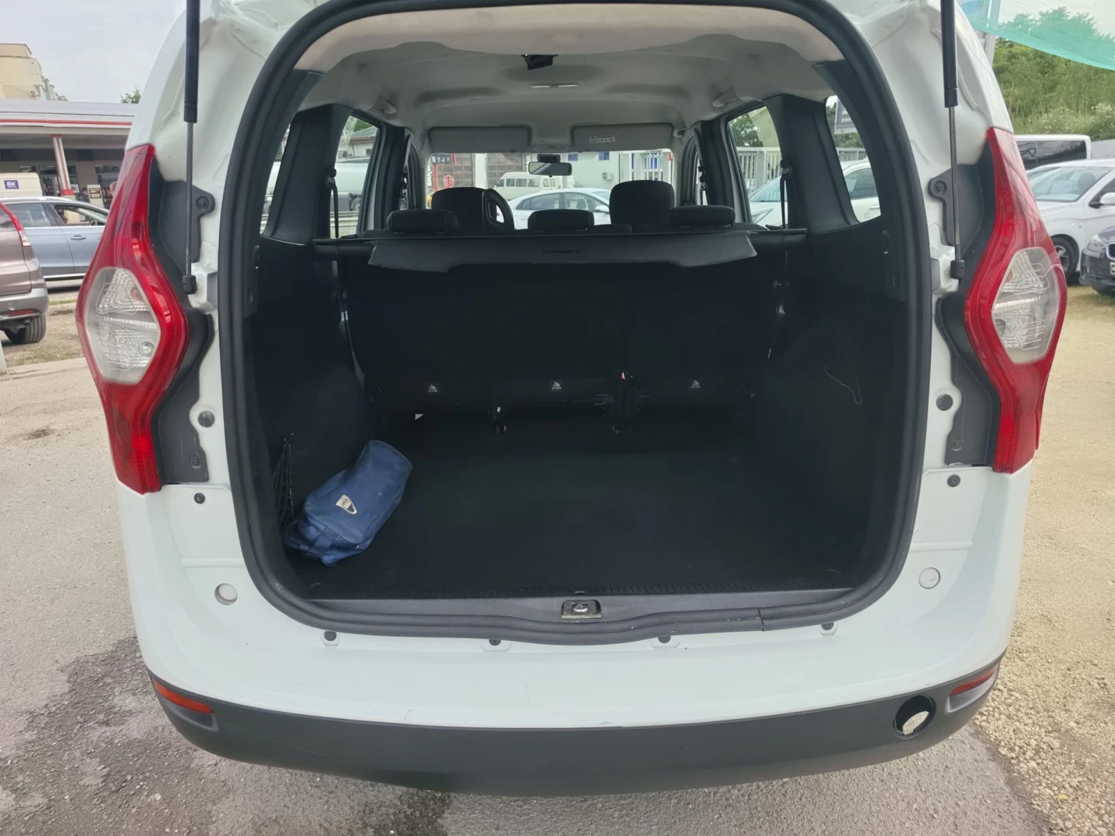 Dacia Lodgy 1.6i* ГАЗ-БЕНЗИН* ОТЛИЧЕН, снимка 8 - Автомобили и джипове - 54793145