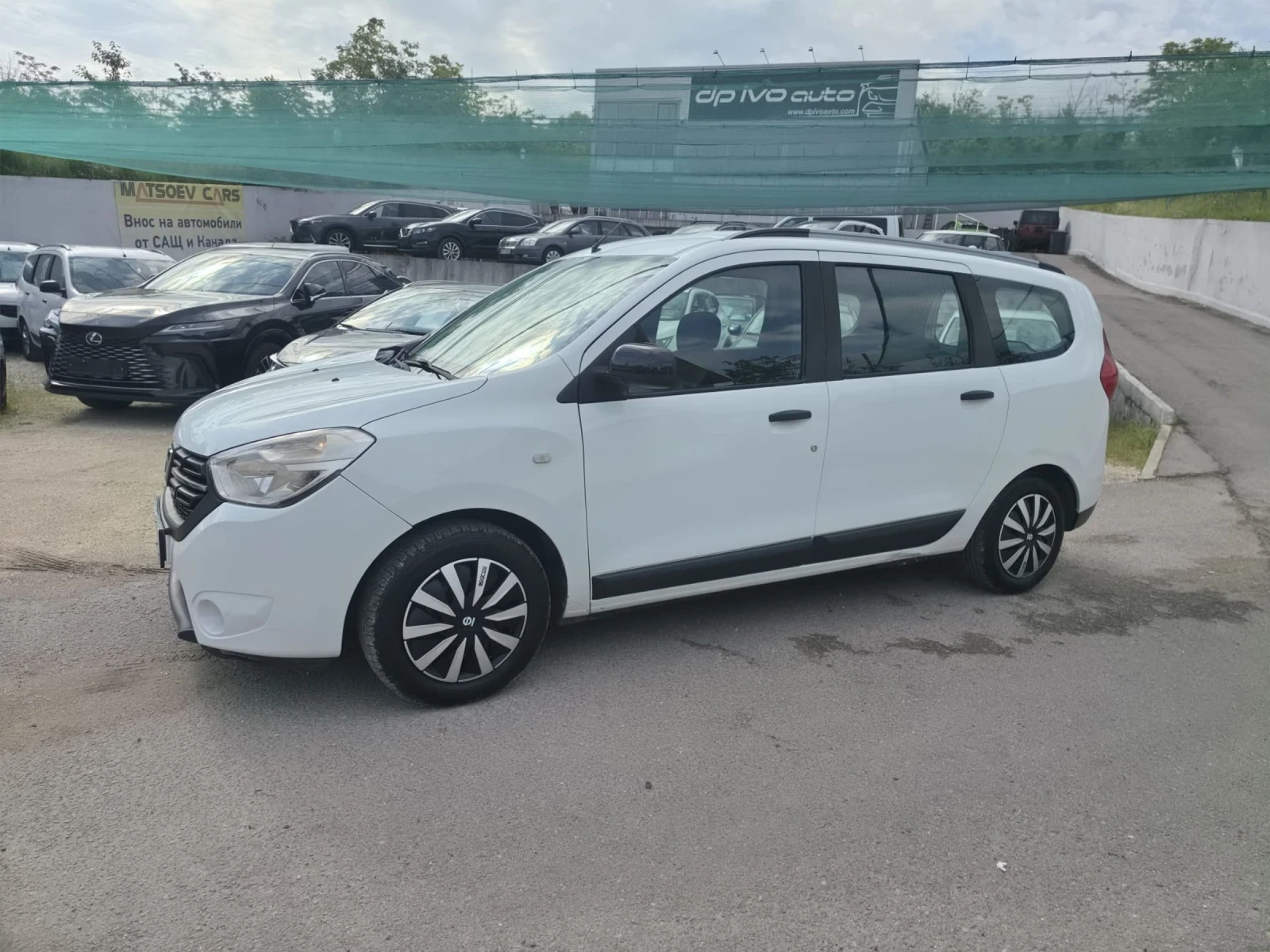 Dacia Lodgy 1.6i* ГАЗ-БЕНЗИН* ОТЛИЧЕН, снимка 2 - Автомобили и джипове - 54793145
