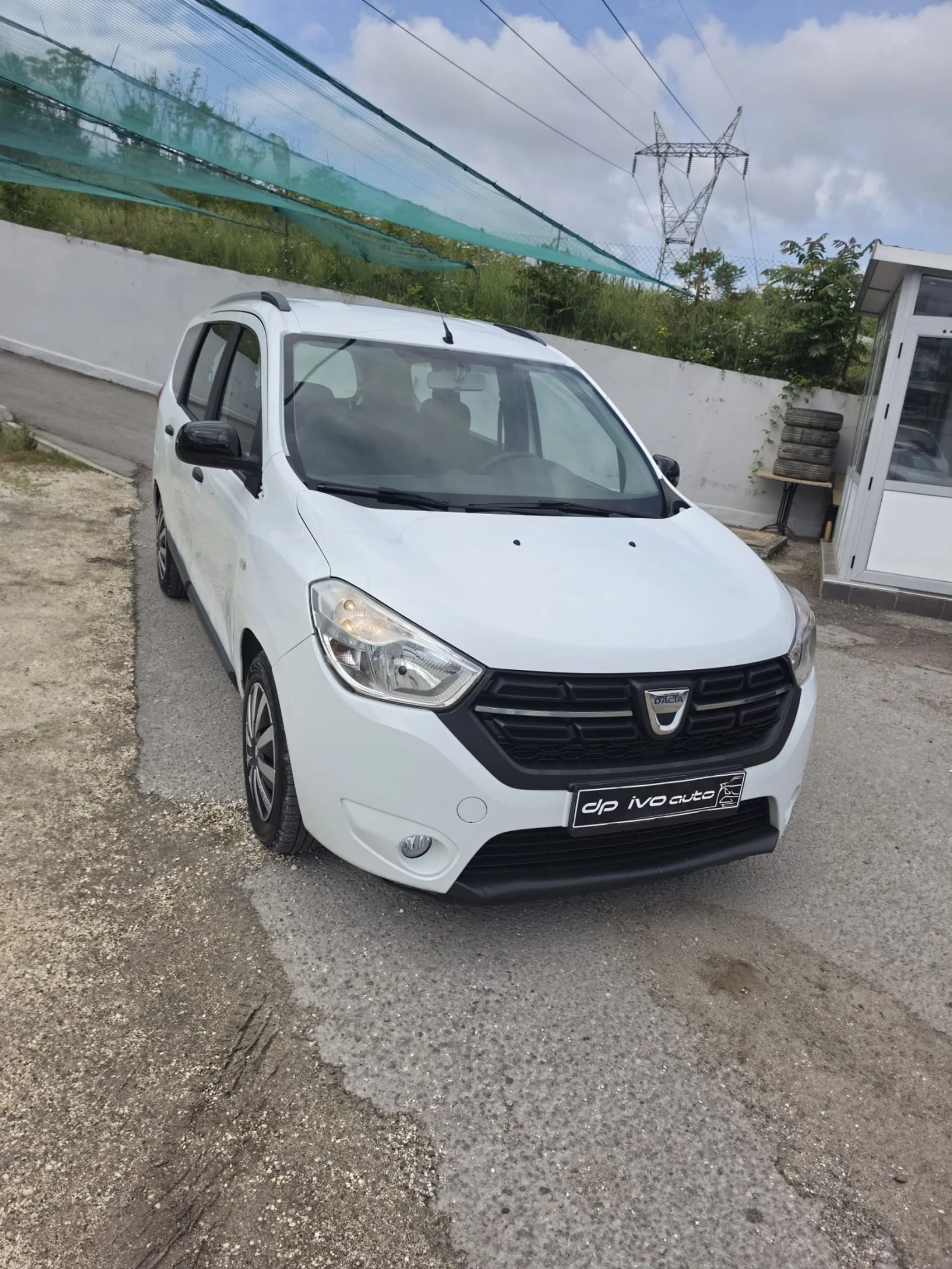 Dacia Lodgy 1.6i* ГАЗ-БЕНЗИН* ОТЛИЧЕН, снимка 7 - Автомобили и джипове - 54793145