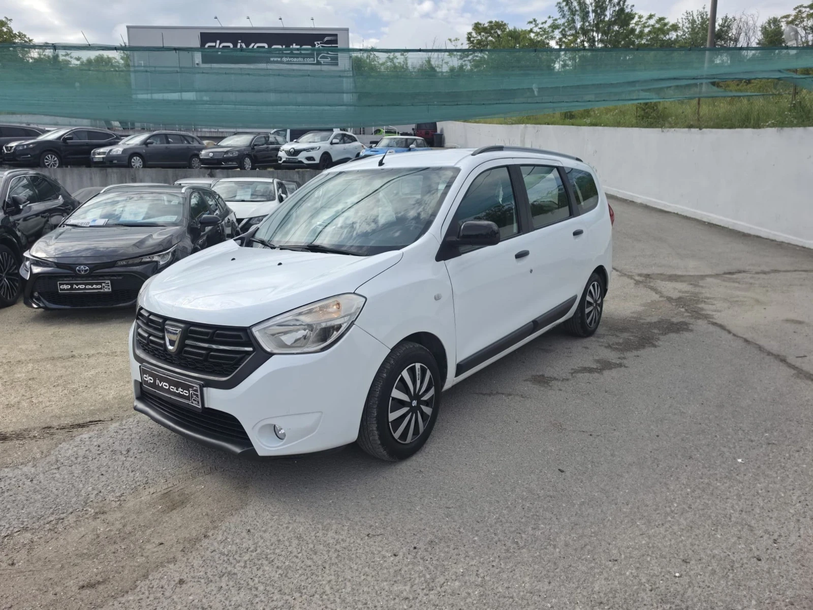 Dacia Lodgy 1.6i* ГАЗ-БЕНЗИН* ОТЛИЧЕН, снимка 15 - Автомобили и джипове - 54793145