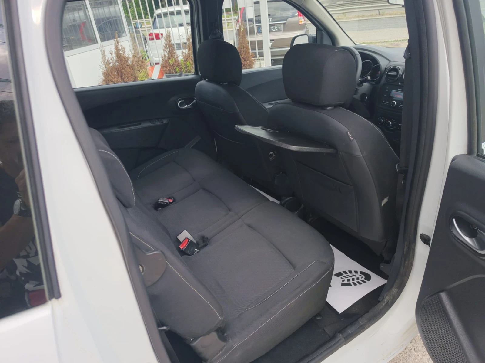 Dacia Lodgy 1.6i* ГАЗ-БЕНЗИН* ОТЛИЧЕН, снимка 13 - Автомобили и джипове - 54793145