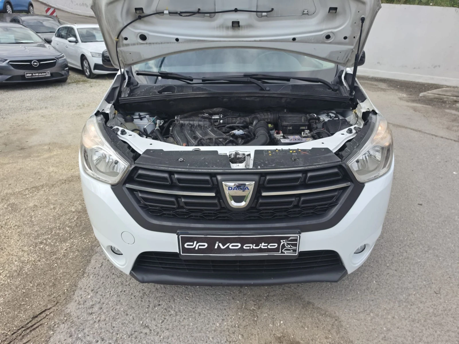 Dacia Lodgy 1.6i* ГАЗ-БЕНЗИН* ОТЛИЧЕН, снимка 12 - Автомобили и джипове - 54793145