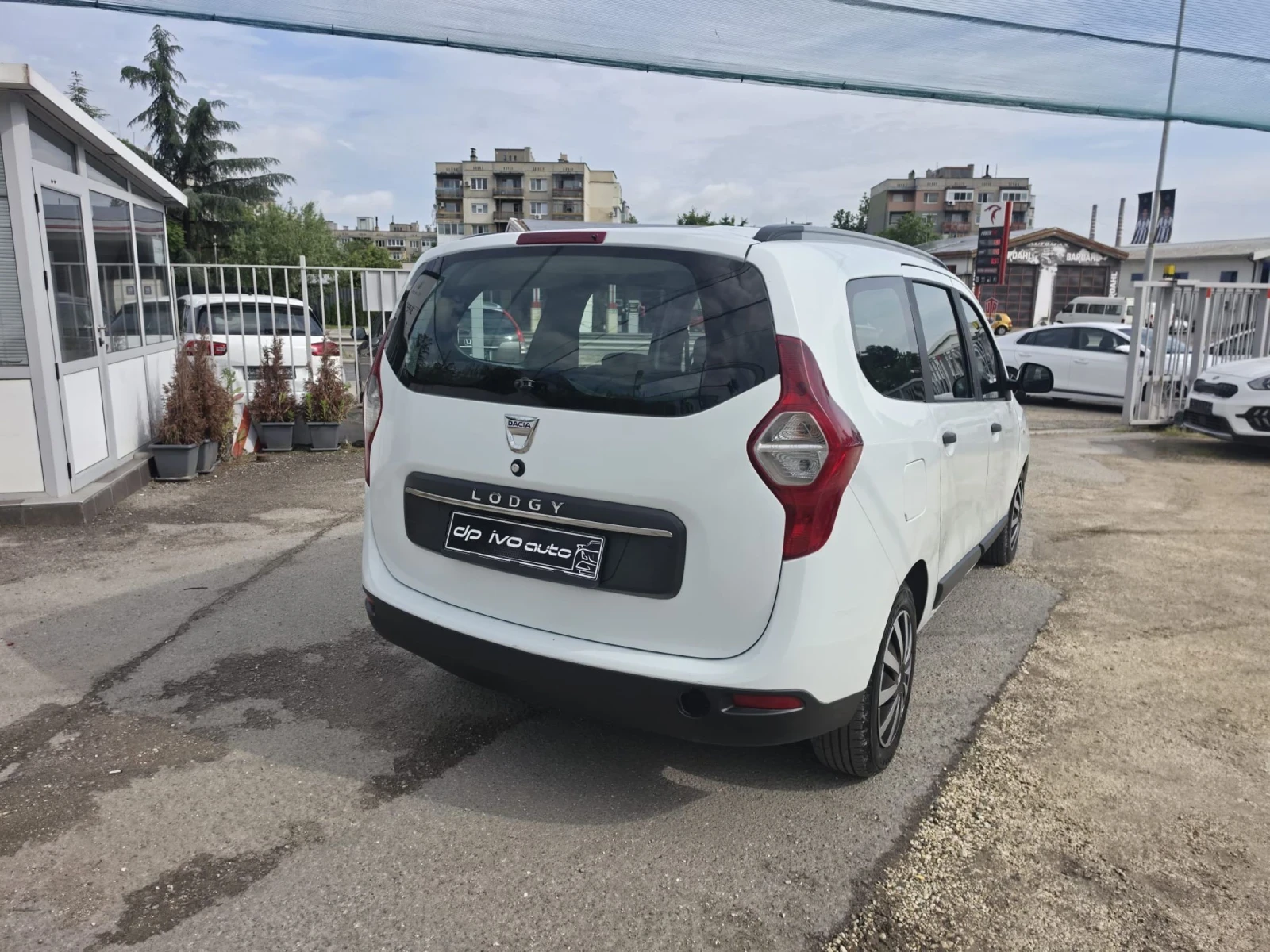 Dacia Lodgy 1.6i* ГАЗ-БЕНЗИН* ОТЛИЧЕН, снимка 6 - Автомобили и джипове - 54793145