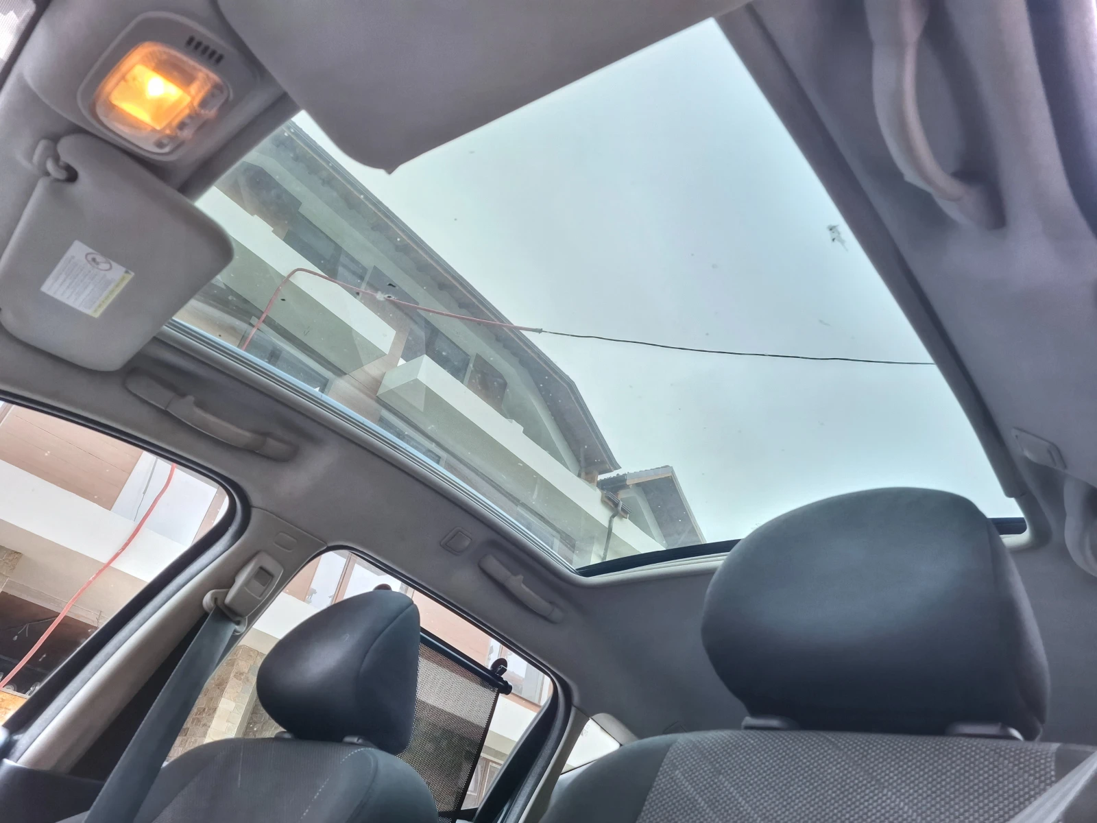 Peugeot 207 SW 1.6 HDi, снимка 8 - Автомобили и джипове - 54868701