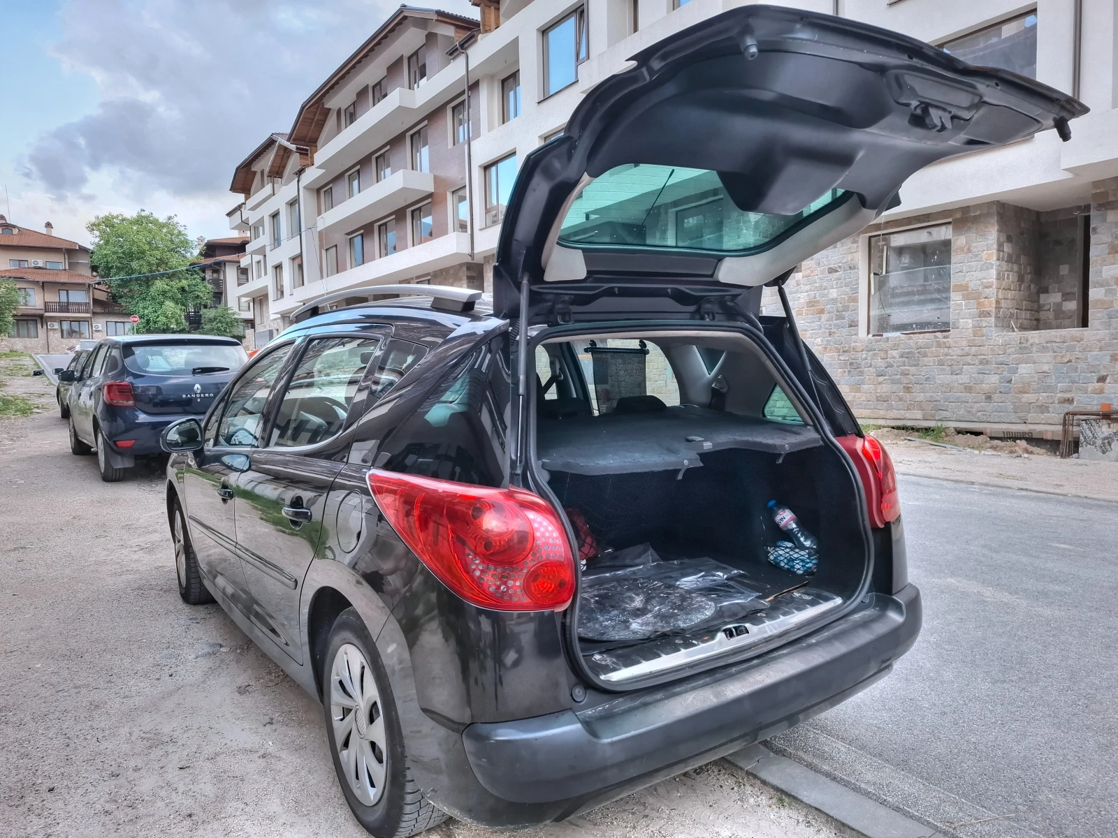 Peugeot 207 SW 1.6 HDi, снимка 7 - Автомобили и джипове - 54868701