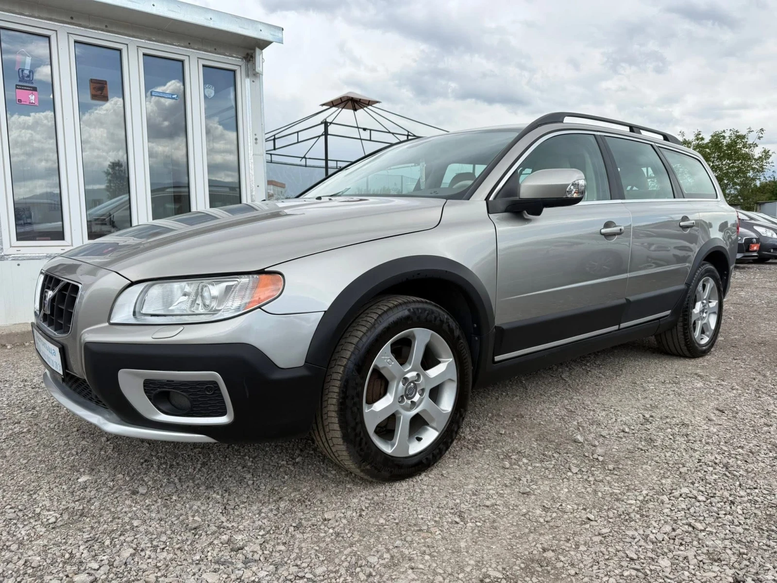 Volvo Xc70 3.2i   AWD 238к.с , снимка 2 - Автомобили и джипове - 54991866