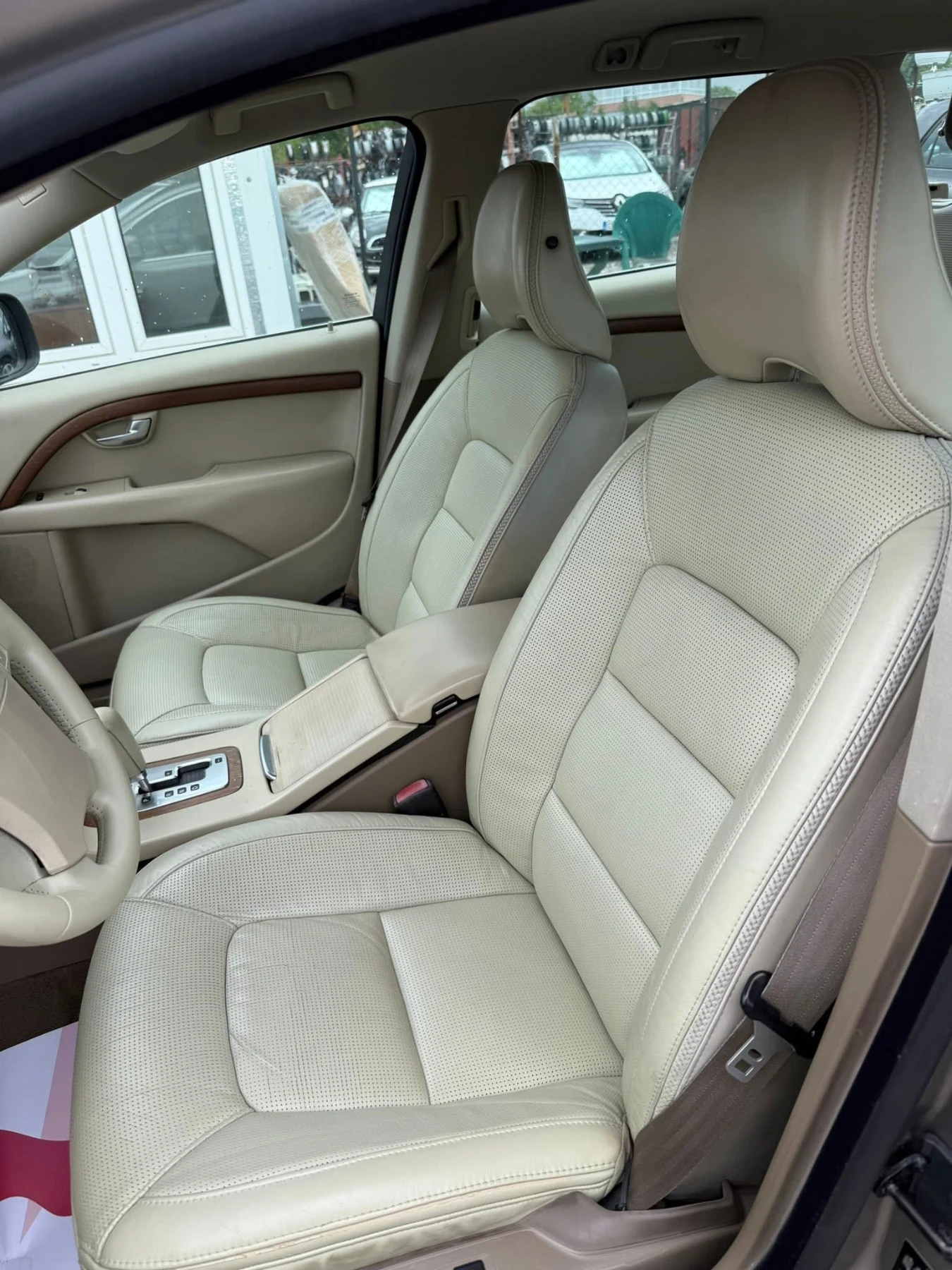 Volvo Xc70 3.2i   AWD 238к.с , снимка 8 - Автомобили и джипове - 54991866