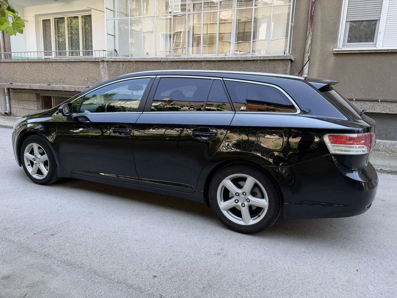 Toyota Avensis 1.8 FULL MAX, снимка 6 - Автомобили и джипове - 55776975