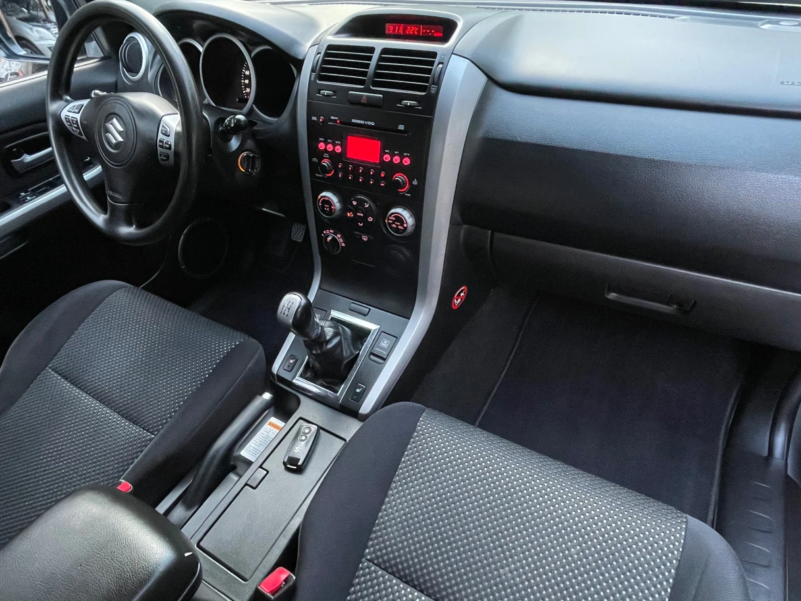 Suzuki Grand vitara 2.0 i 4x4 - изображение 8