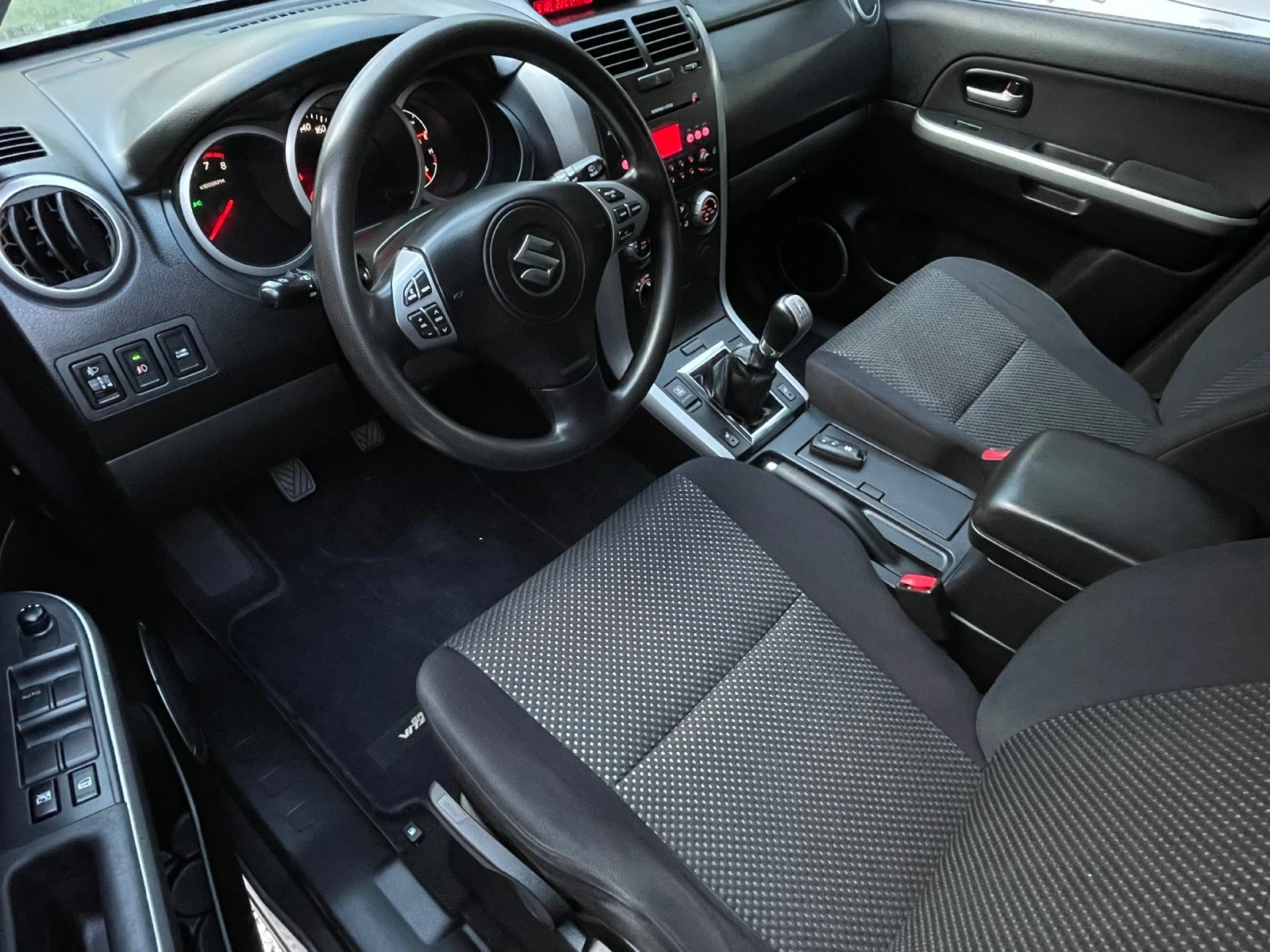 Suzuki Grand vitara 2.0 i 4x4 - изображение 10