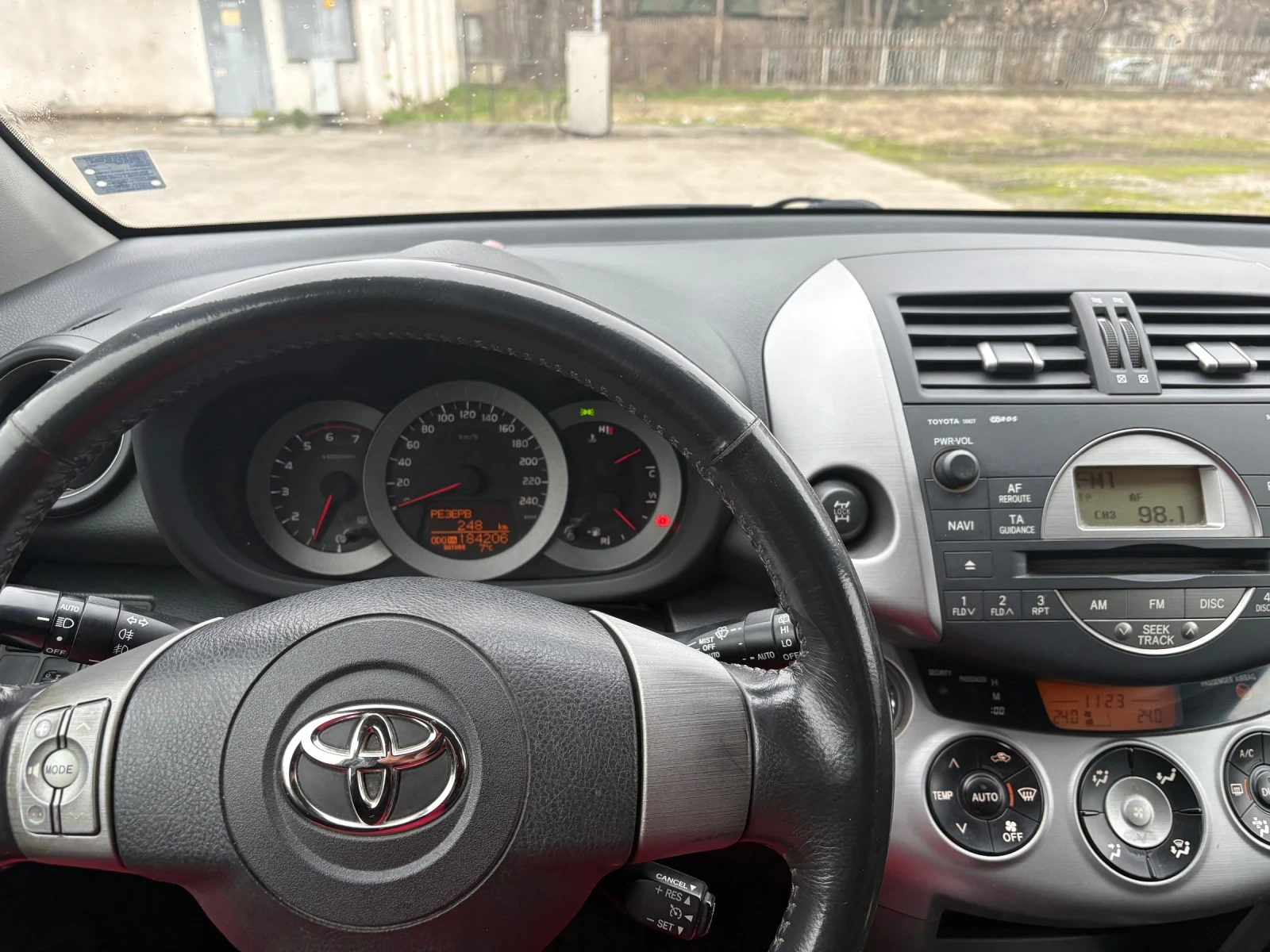 Toyota Rav4 2.2 D-4D - изображение 6