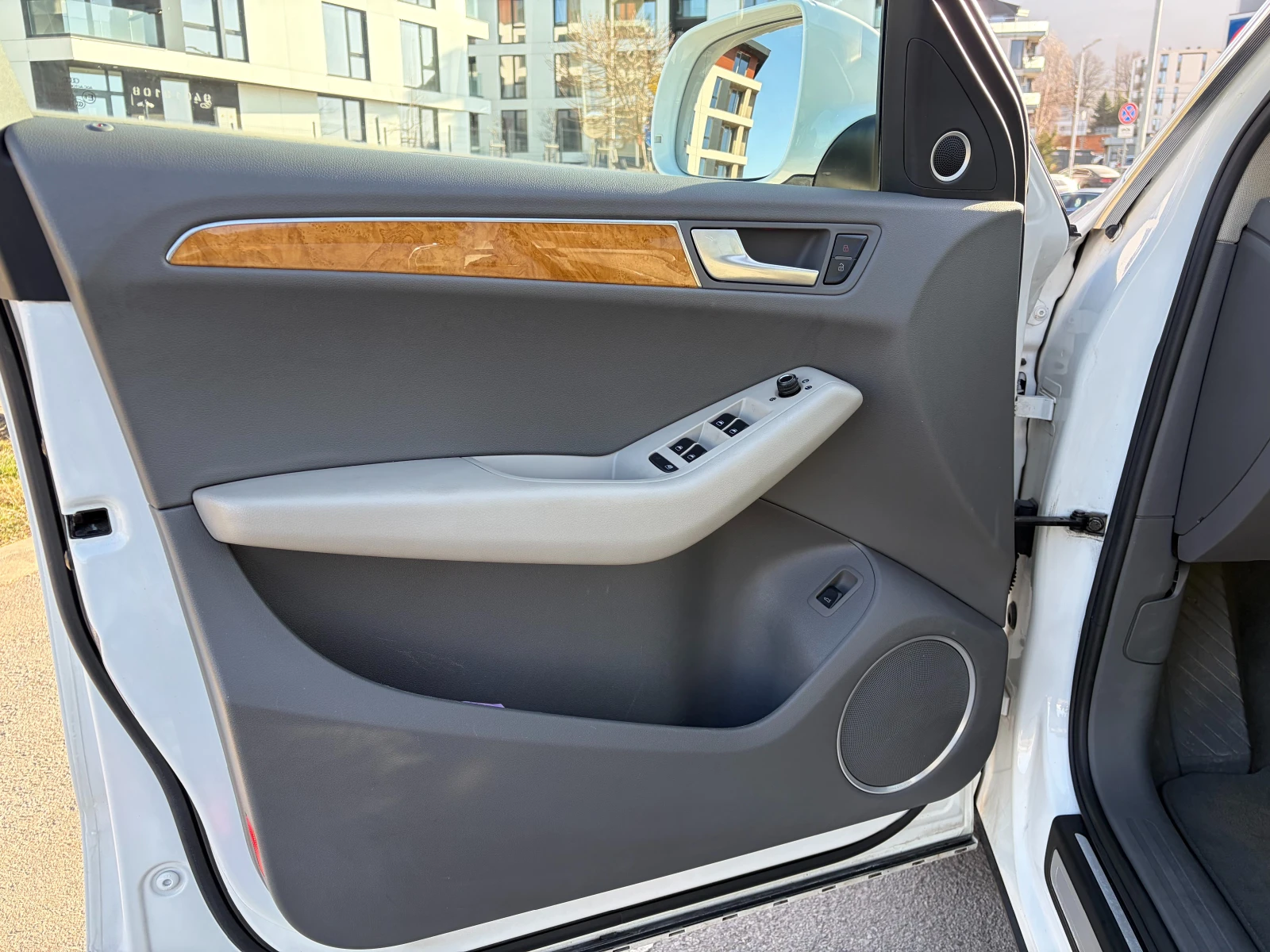 Audi Q5 QUATTRO BANG OLUFSEN  КАТО НОВА, снимка 6 - Автомобили и джипове - 53838392