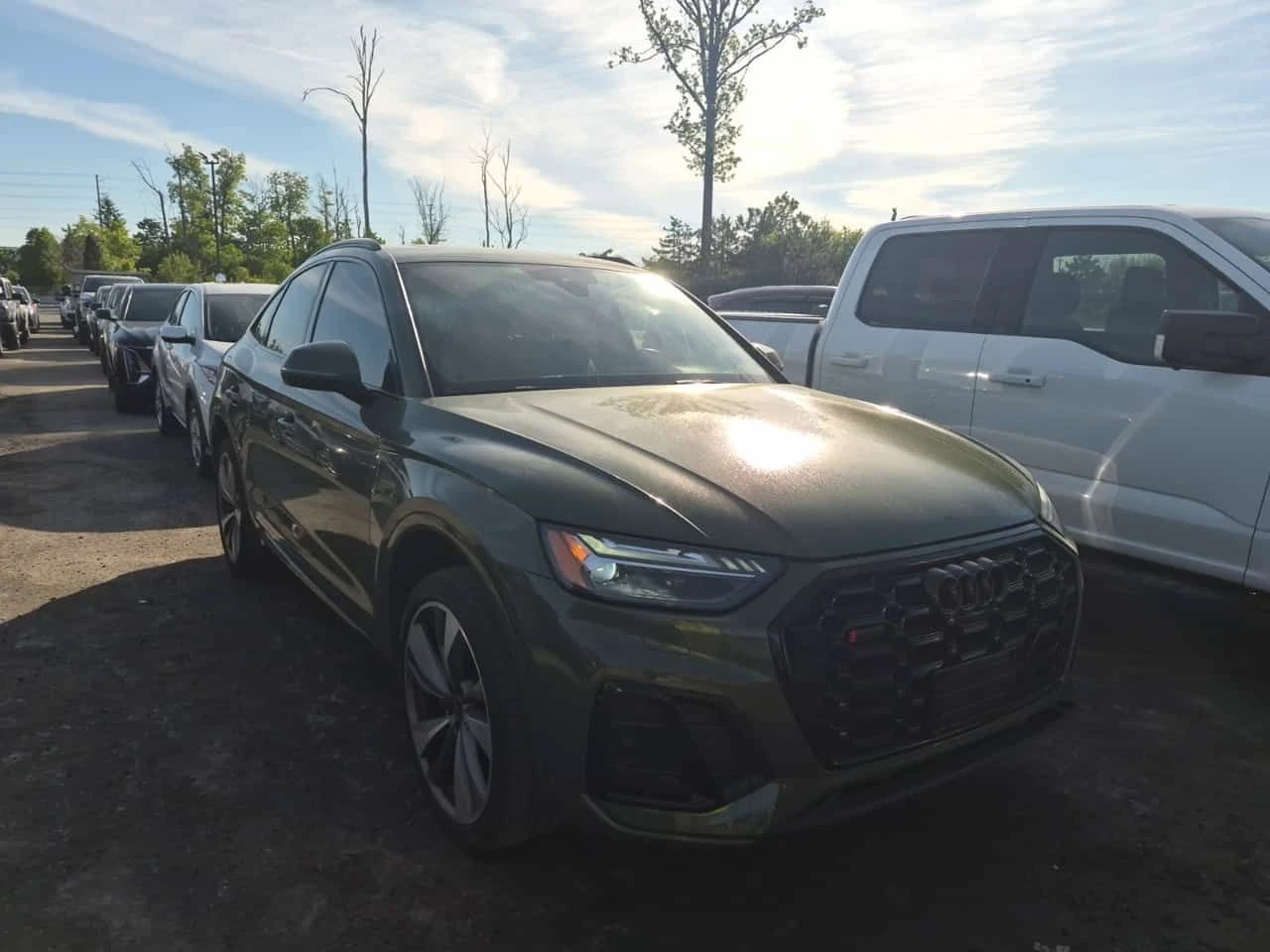 Audi SQ5 * ДИСТРОНИК* ОБДУХВАНЕ* ПАНОРАМА* АВТОКРЕДИТ* , снимка 2 - Автомобили и джипове - 54843925