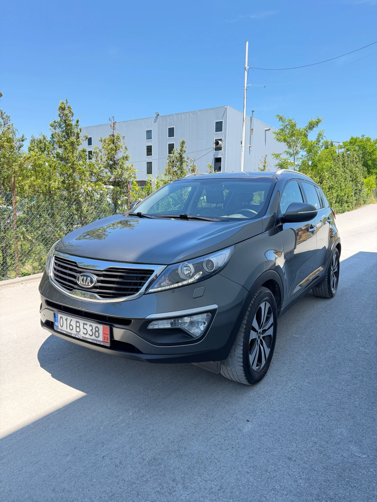 Kia Sportage 2.0i 163к.с. AUTOMATIC* KEYLESS* CAMERA, снимка 2 - Автомобили и джипове - 54874311