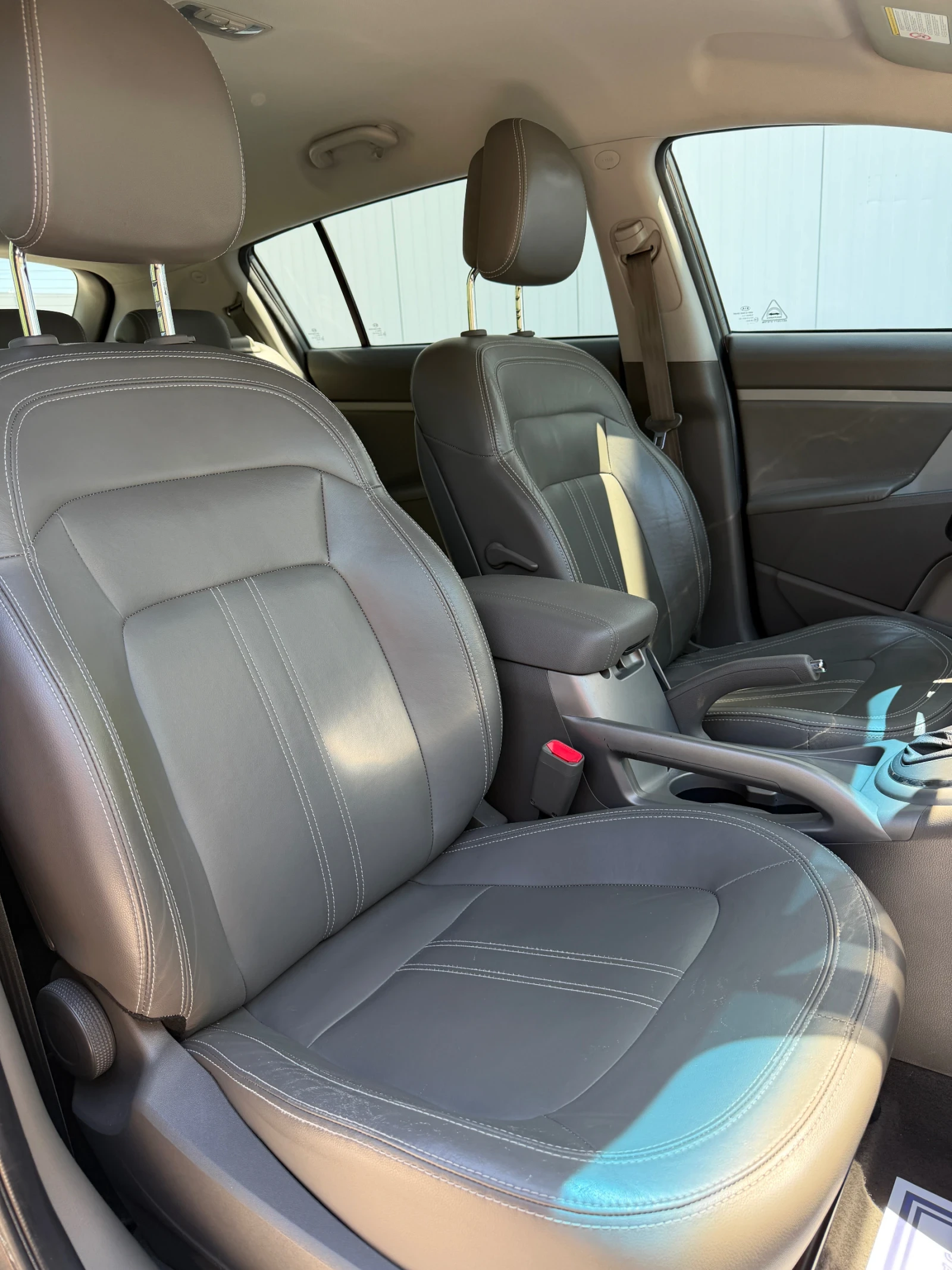 Kia Sportage 2.0i 163к.с. AUTOMATIC* KEYLESS* CAMERA, снимка 8 - Автомобили и джипове - 54874311