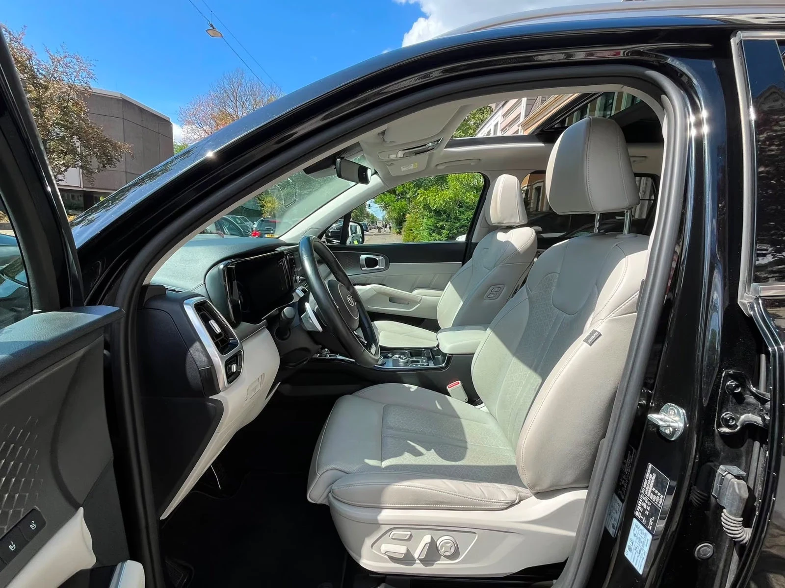 Kia Sorento HEV/230HP/7S/4WD/PLATINUM/PANO/360/MEMO/HUD/654q, снимка 5 - Автомобили и джипове - 55834077