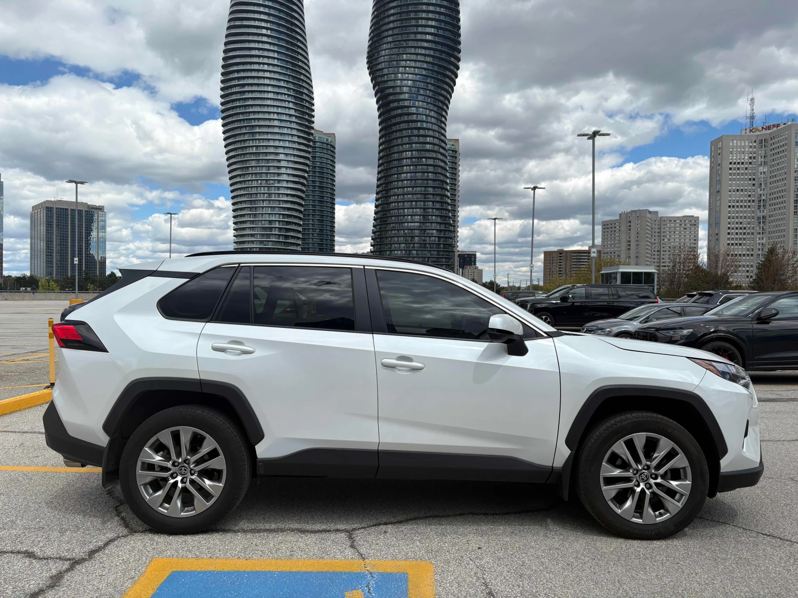 Toyota Rav4 * XLE * CARFAX * ОПЦИЯ ЗА ФИНАНСИРАНЕ , снимка 3 - Автомобили и джипове - 55988976