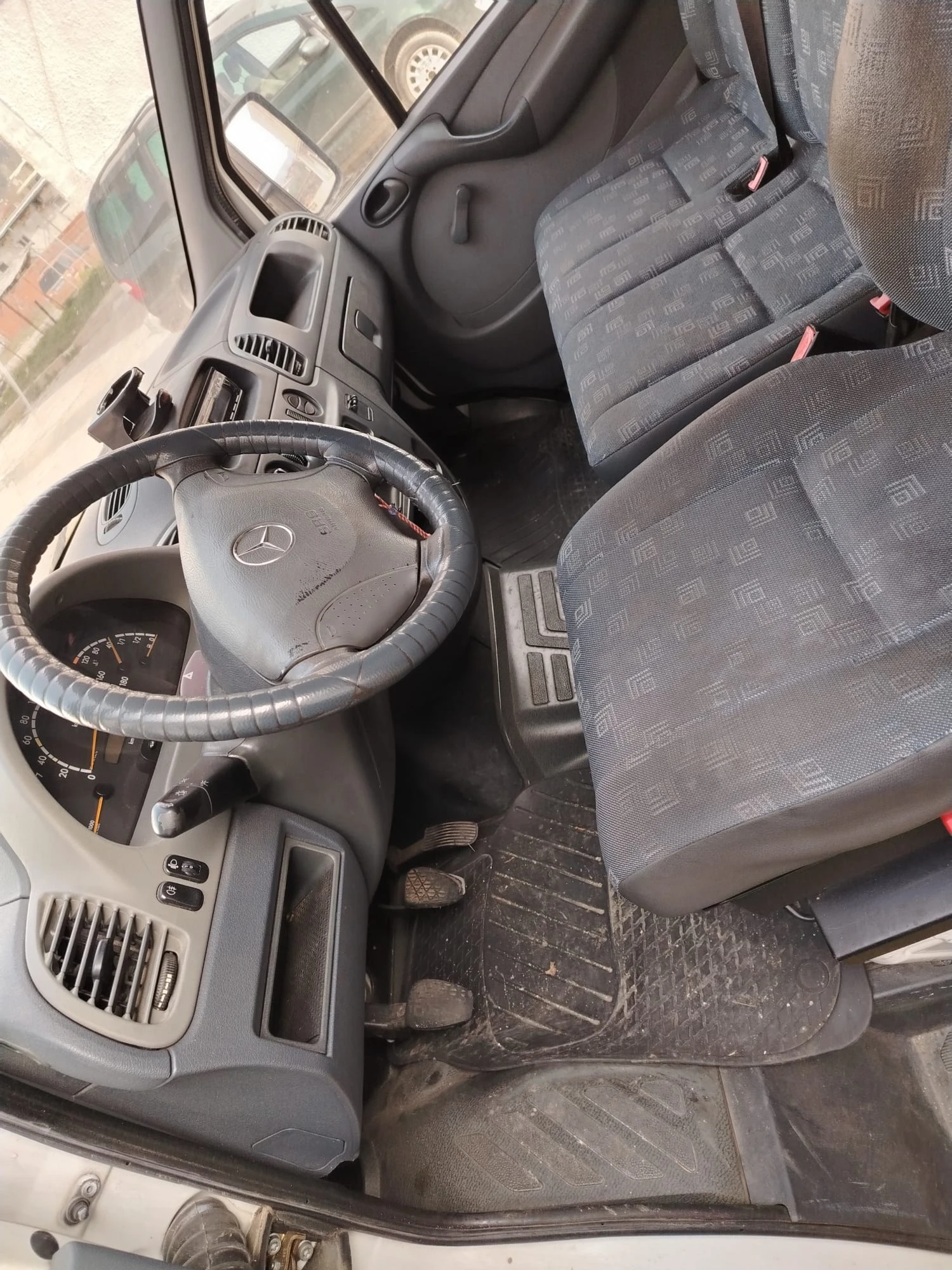 Mercedes-Benz Sprinter 208, снимка 6 - Бусове и автобуси - 53946947