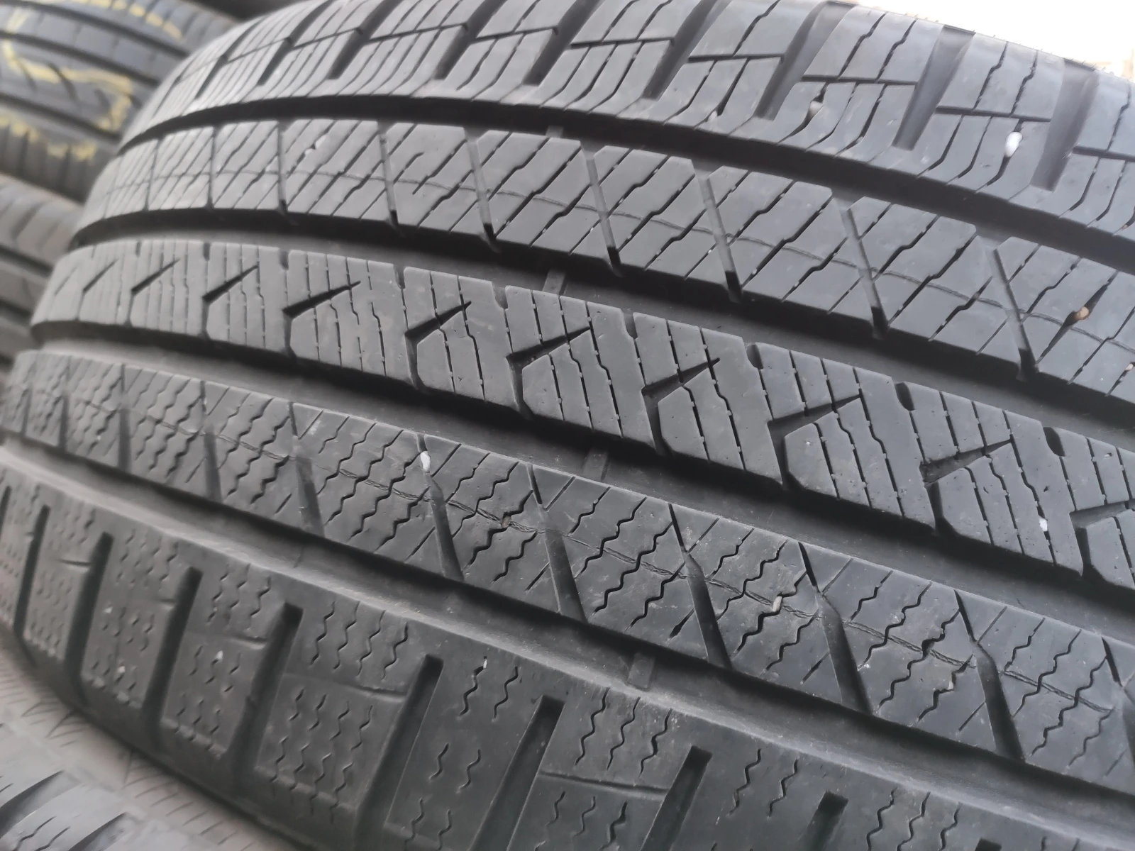 Гуми Всесезонни 210/45R18
