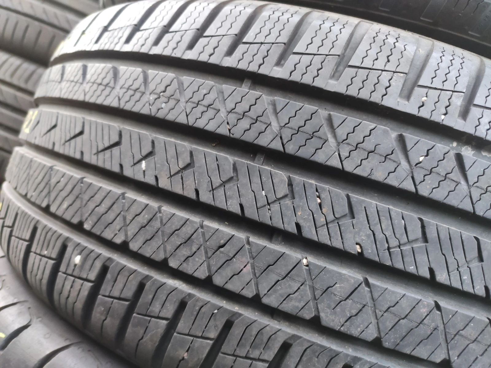 Гуми Всесезонни 210/45R18, снимка 2 - Гуми и джанти - 55491946